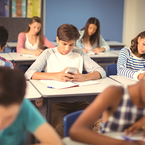 Handy in der Schule: Ist ein Handyverbot zulässig?