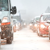 Schneeglatte Straßen und vereiste Fahrzeugscheiben: Autorechtstipps für den Winter