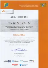 Auszeichnung TRAINER/-IN Verbraucherbildung Bayern Finanzen und Versicherung